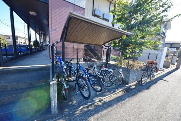 共有部分(屋根付き駐輪場)