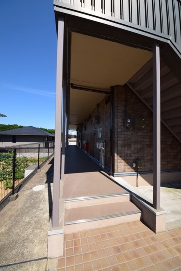 エントランス(お部屋探しはタウンハウジング千葉店にお任せ下さい♪)