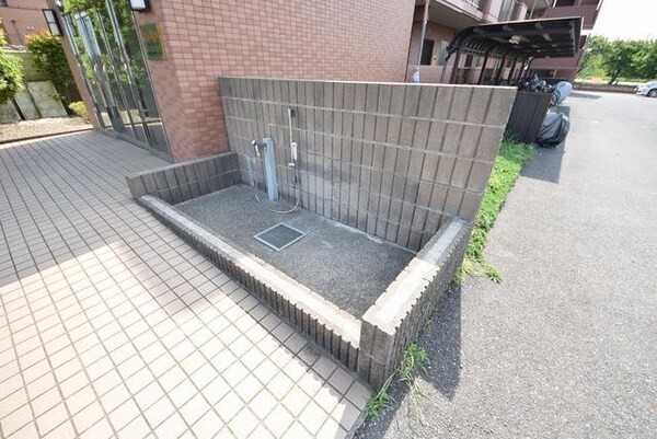 共有部分(ペットの足洗い場が用意されています)