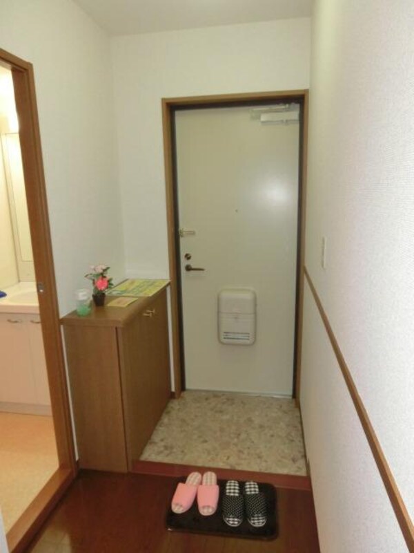 玄関(シューズBOX完備)
