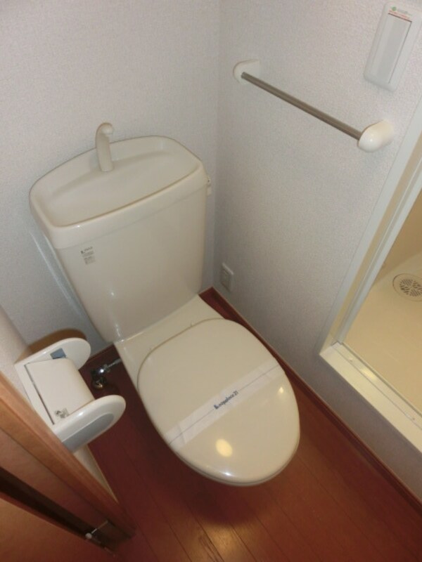 トイレ(同タイプ別室・イメージ)