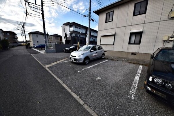 駐車場(駐車場は世帯数完備しています)