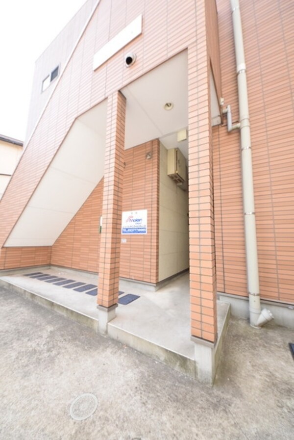 エントランス(詳細はタウンハウジング千葉店まで！043-221-3600)