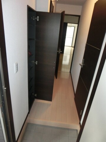 玄関(トール式シューズボックス付)