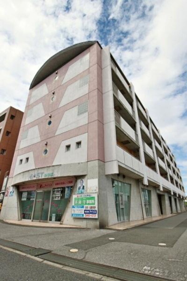 外観(スーパーやコンビニも近く、生活に便利な環境です)