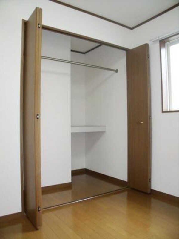 設備(間口が広く使いやすい収納です)