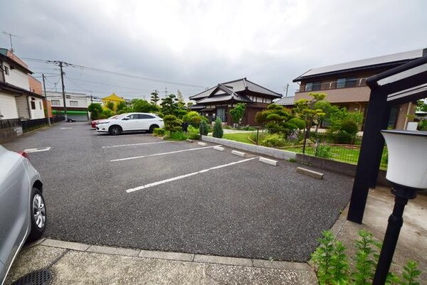 駐車場(広々とした敷地内駐車場)