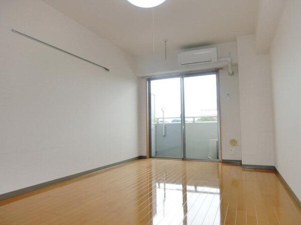 その他室内・内装(角部屋の明るい室内)
