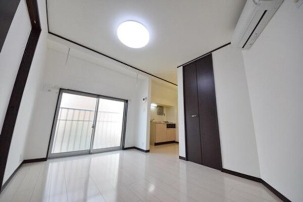 リビング・居室(最上階角部屋　明るいお部屋です)