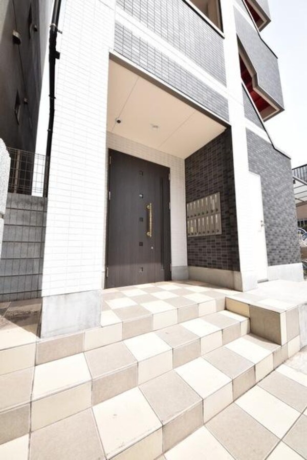 エントランス(お部屋探しはタウンハウジング千葉店にお任せ下さい♪043-…)