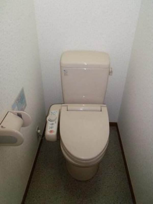 トイレ(洗浄機能付きの便座です)