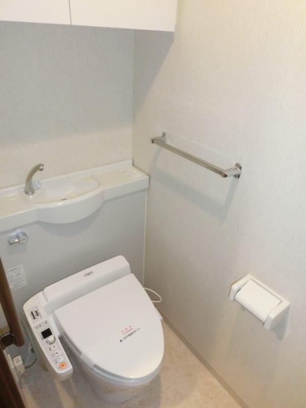 トイレ(ウォシュレット完備)