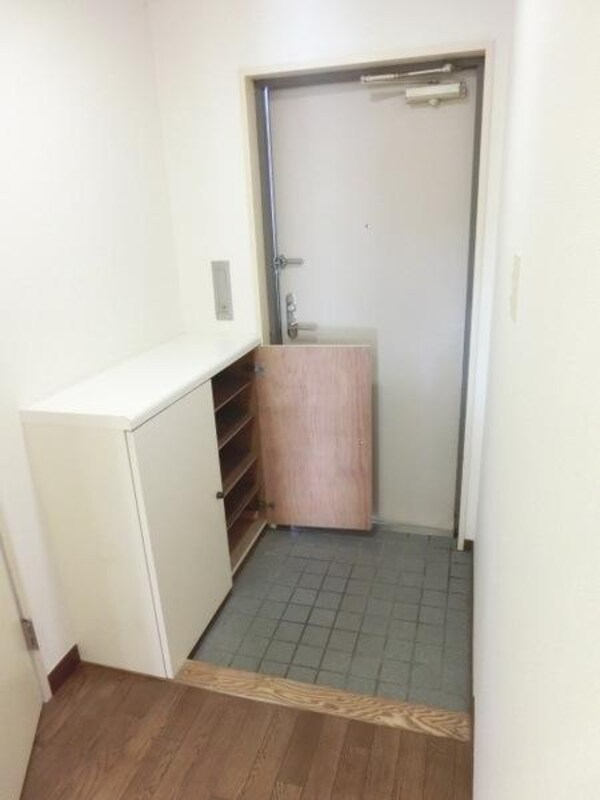 玄関(※同建物別室設備施工例　現況優先)