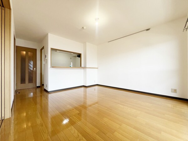 リビング・居室(広々リビングで家族団らんできますね。)