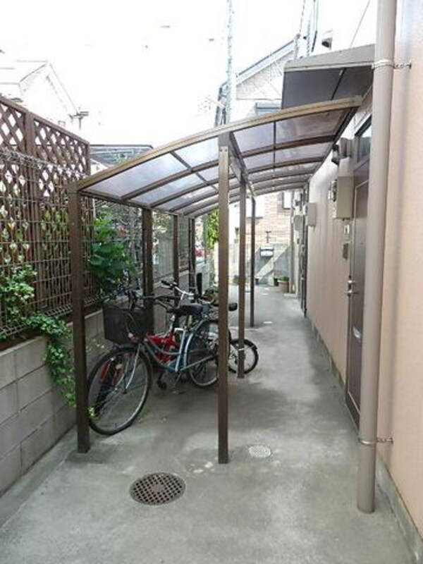共有部分(屋根付きの駐輪場です)