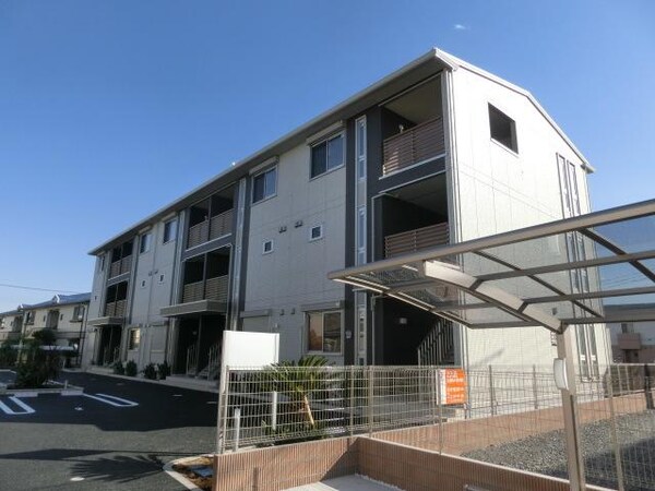 外観(閑静な住宅街に立地)