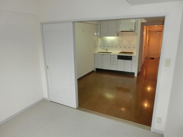リビング・居室(バルコニー側からのお部屋です)