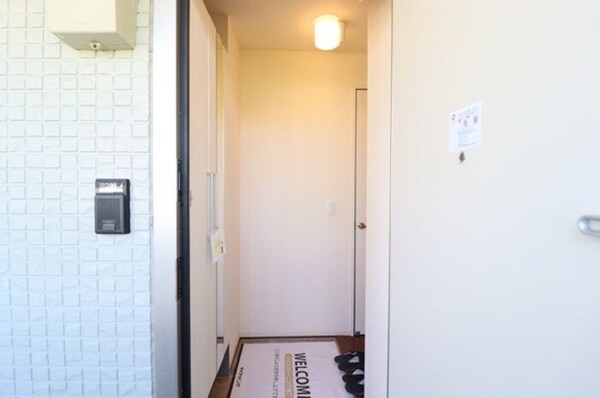 玄関(※別号室参考写真です)