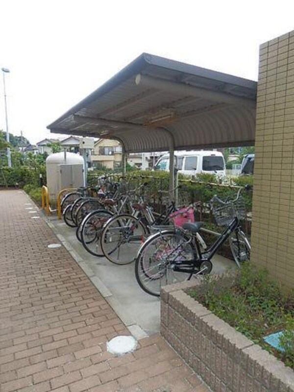 共有部分(屋根付きの駐輪場です)