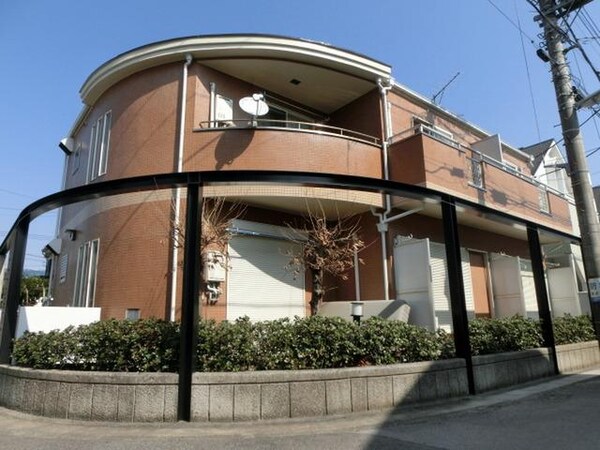 外観(駅まで徒歩９分、バス・トイレ別の明るいお部屋です)