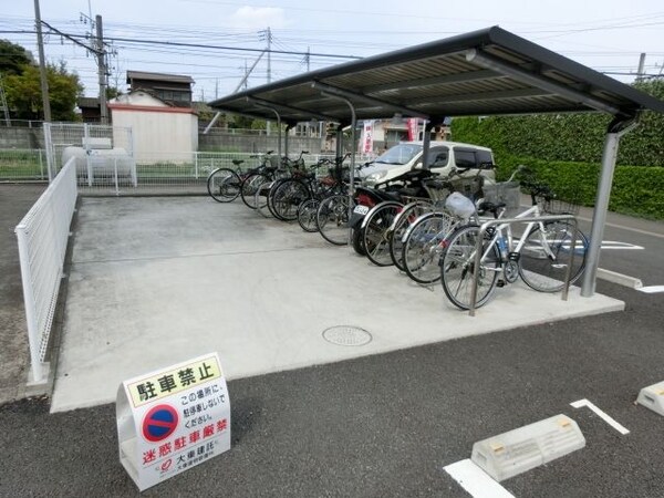 共有部分(屋根付駐輪場)