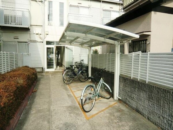 共有部分(雨でも便利な屋根付きの自転車置場設置)