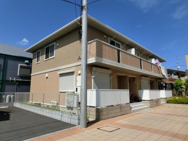 外観(軽量鉄骨造2階建ての物件です)