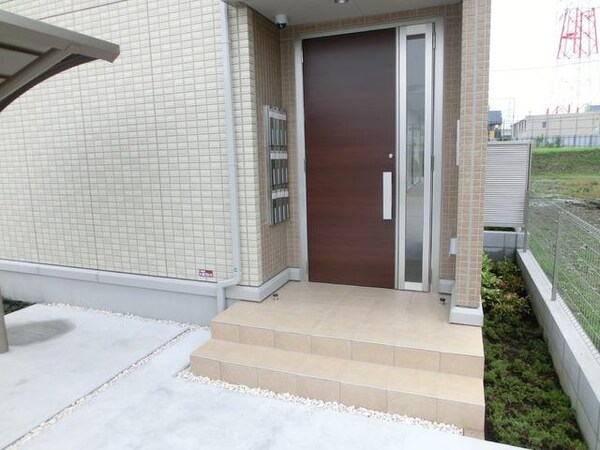 エントランス(オートロック完備)