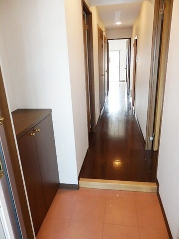 玄関(※同建物同タイプ間取り参考写真　現況優先)
