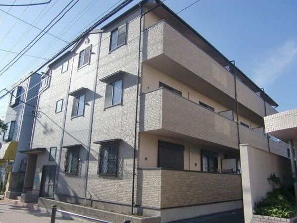 外観(２００７年完成のオートロック付きアパートです)