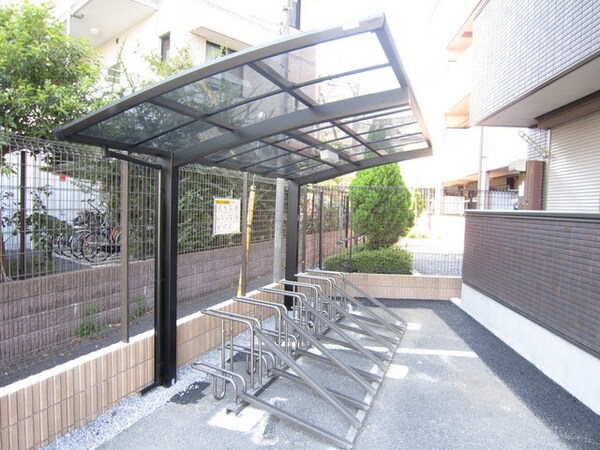 共有部分(屋根付き駐輪場です)