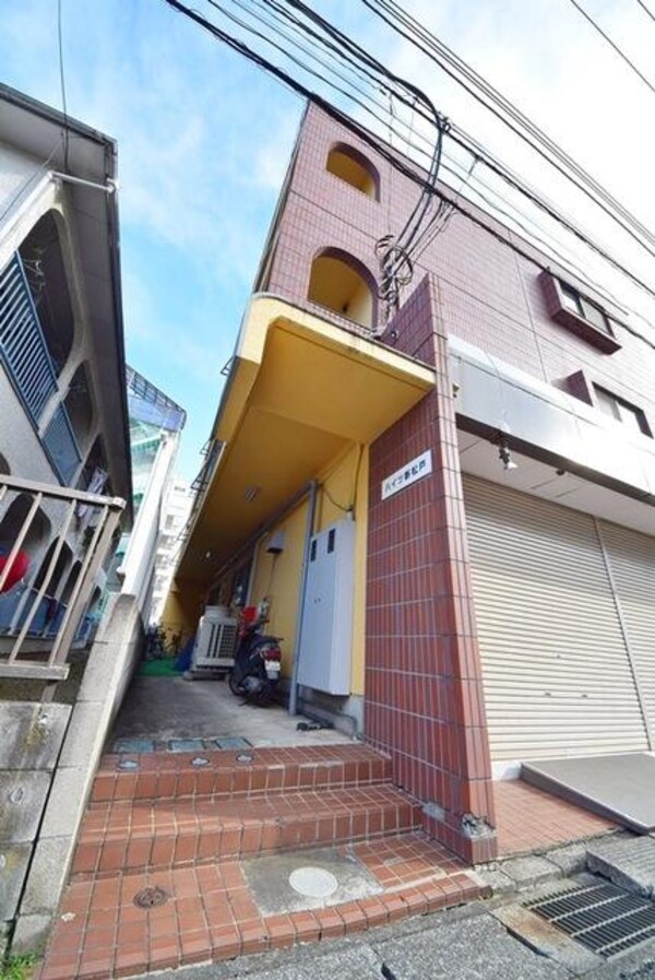 エントランス(建物の入り口です)
