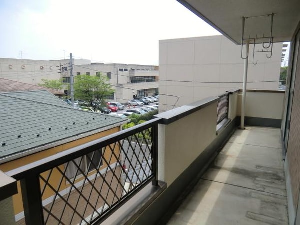 バルコニー(南西向きで日当たり良好)