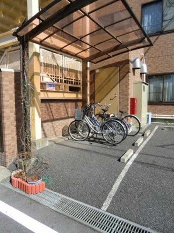 共有部分(屋根付駐輪場)
