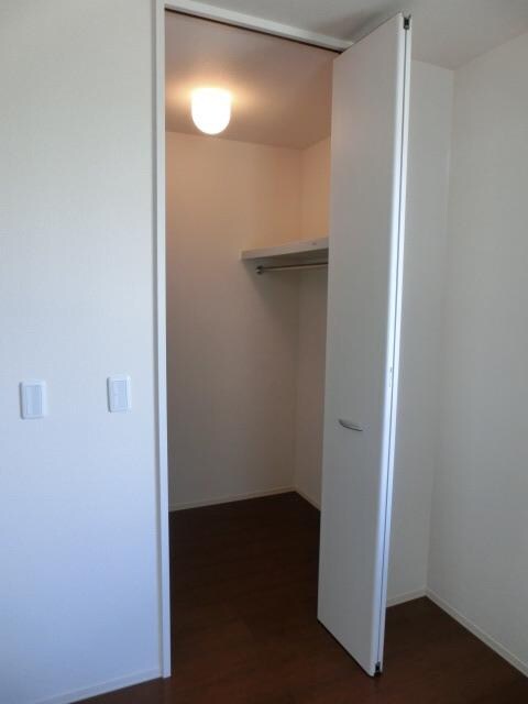 物件内観写真4　(ウォークインクローゼット)