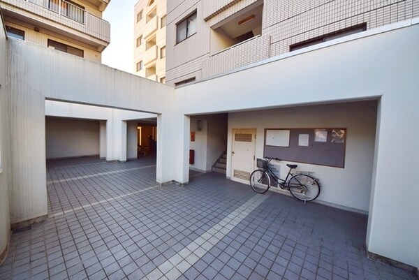 その他(広々としたエントランススペース)