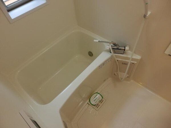 バス／シャワールーム等(追い焚き完備のバスです)