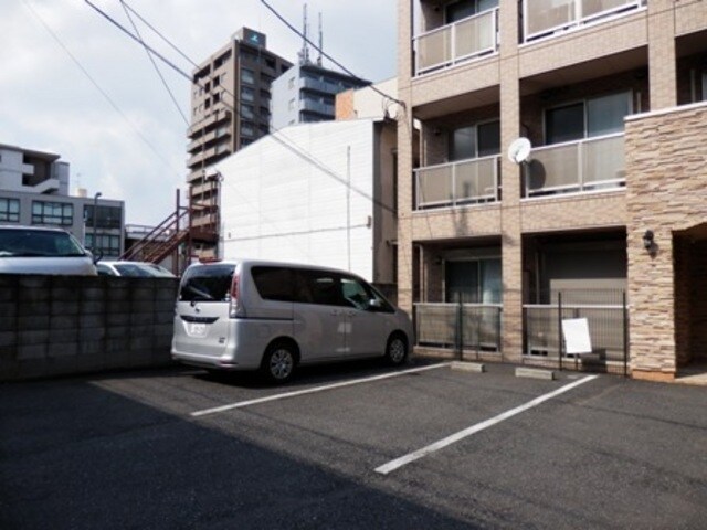 物件内観写真13　(敷地内駐車場)