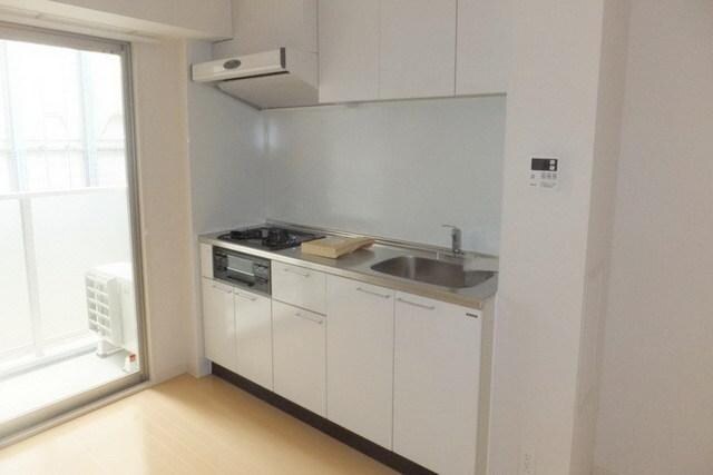 物件内観写真3　(使いやすいシステムキッチン)