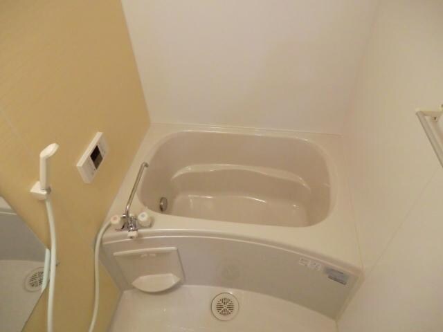 物件内観写真3　(浴室乾燥機付きバス)