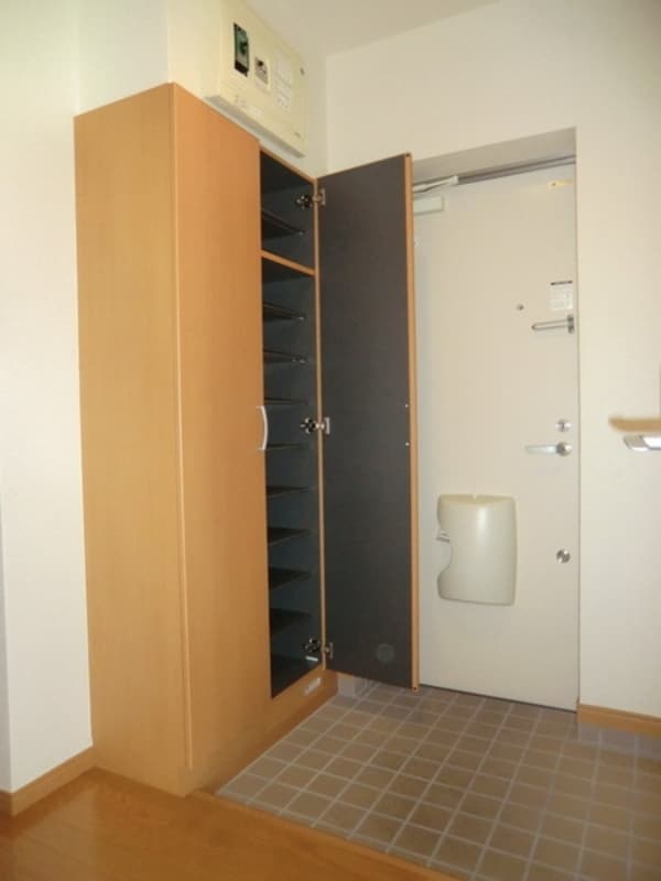 玄関(トールタイプのシューズボックス)