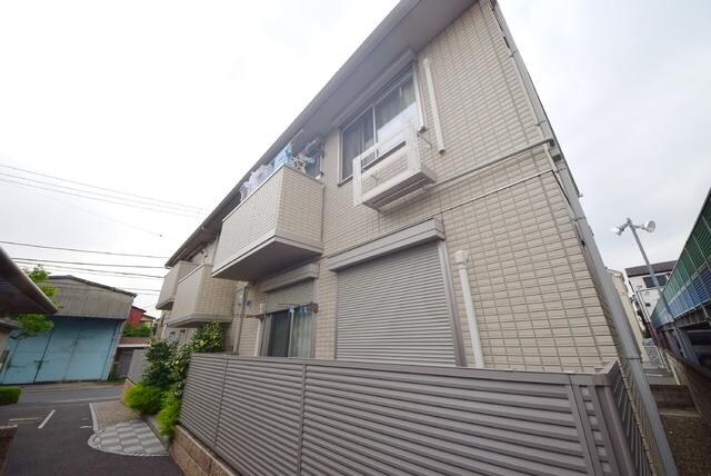 物件外観写真1　(閑静な住宅街にある2ＬＤＫのアパートです)