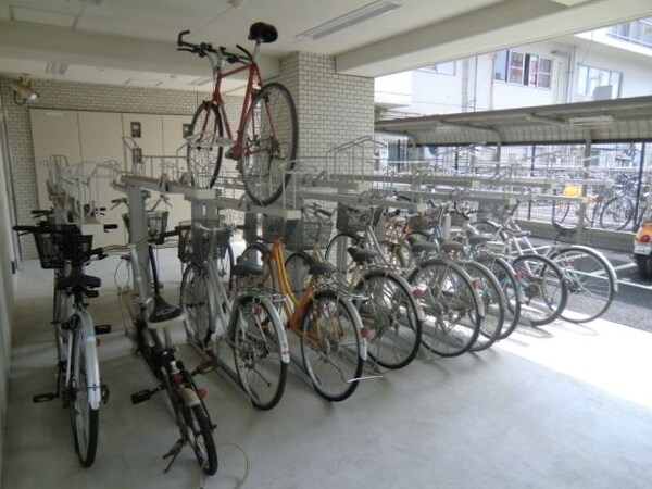 共有部分(屋根付自転車・バイク置き場)