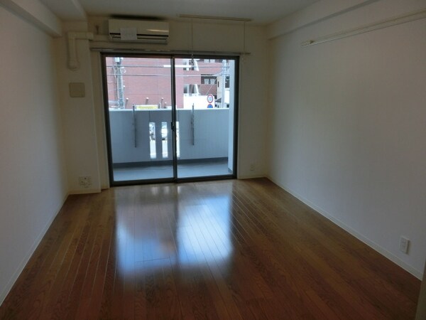 その他室内・内装(エアコン完備　洋室１０帖)