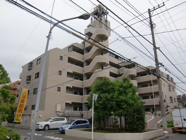 外観(ペット使用可の重厚なマンションタイプの物件です)