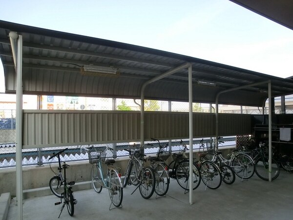 共有部分(オートロック建物敷地内に駐輪場があり防犯面でも安心です)