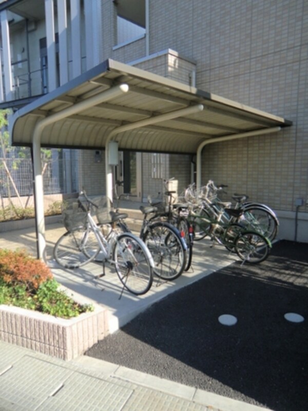 共有部分(屋根付駐輪場)