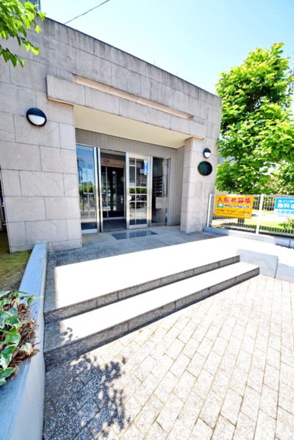 エントランス(オートロック完備)