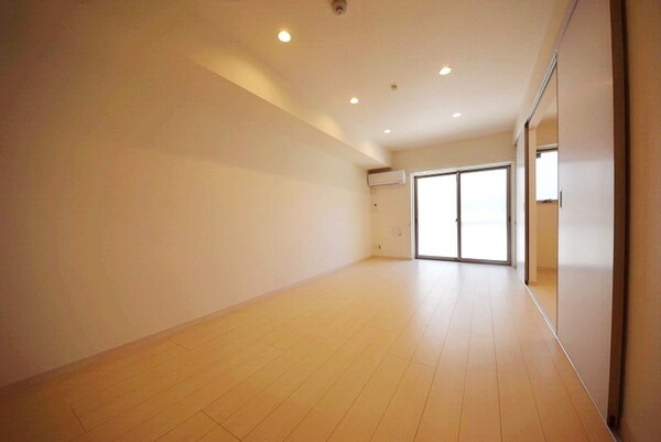 リビング・居室(ダウンライト付きの居室です)