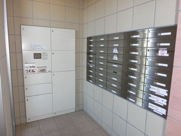 ロビー(宅配ロッカー・ポスト)